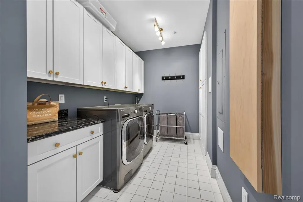 801 W Ann Arbor Trail Plymouth City MI 48170