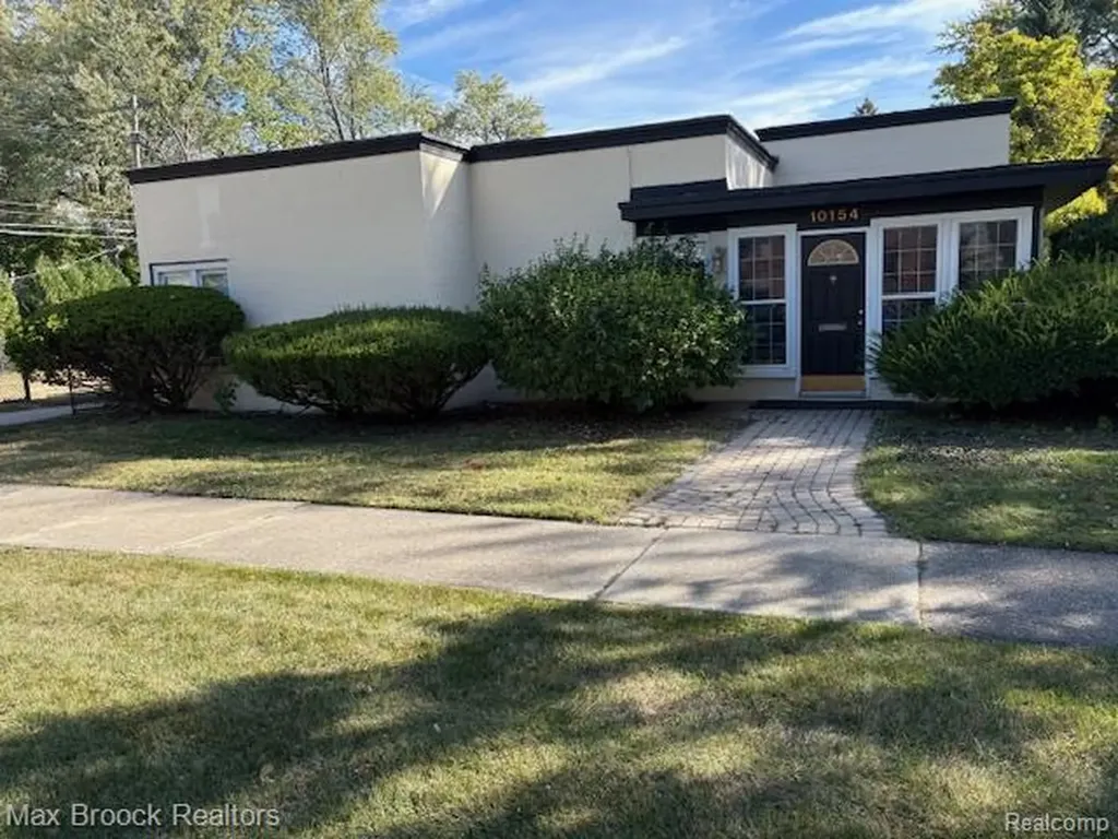 10154 Elgin Avenue Huntington Woods City MI 48070