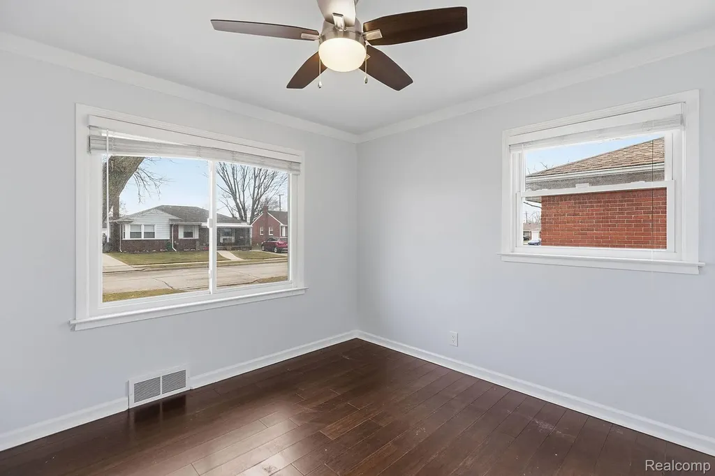 28824 Bohn Street Roseville City MI 48066