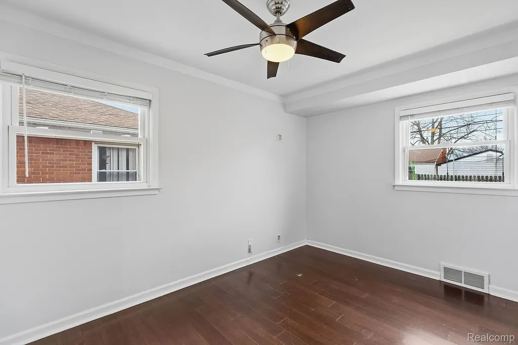 28824 Bohn Street Roseville City MI 48066