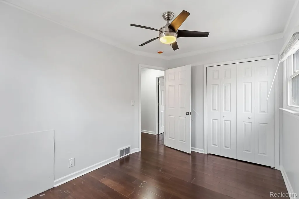 28824 Bohn Street Roseville City MI 48066