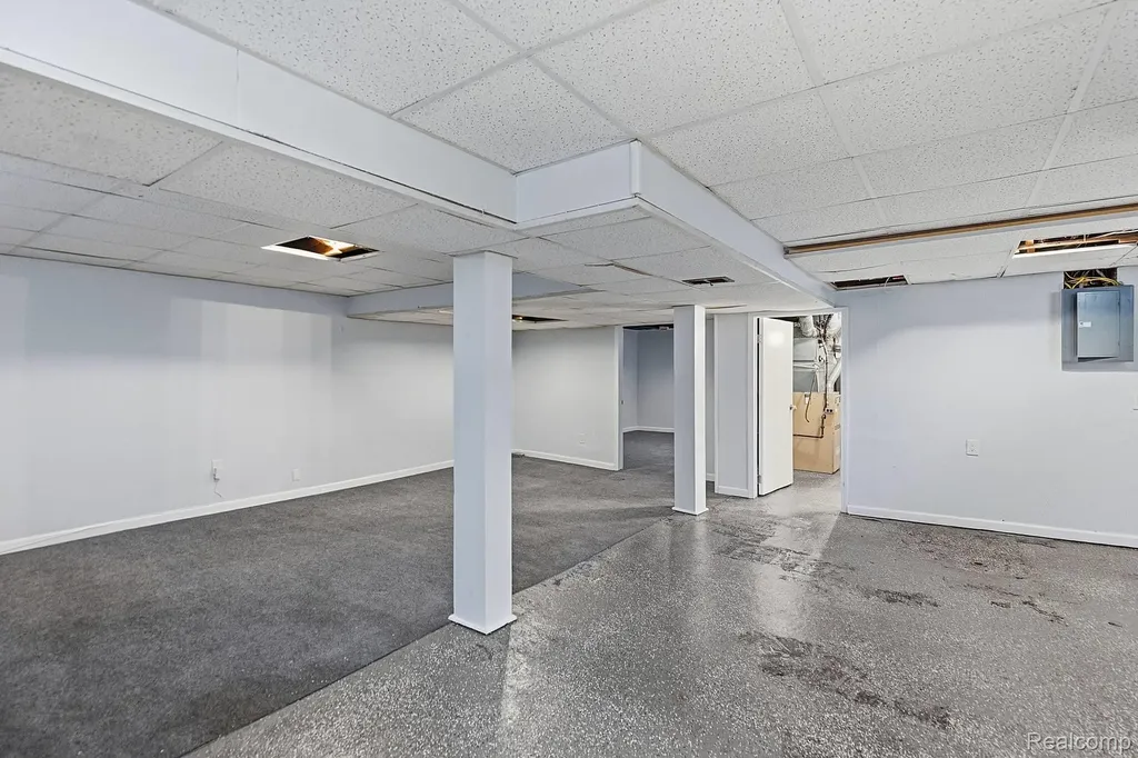 28824 Bohn Street Roseville City MI 48066