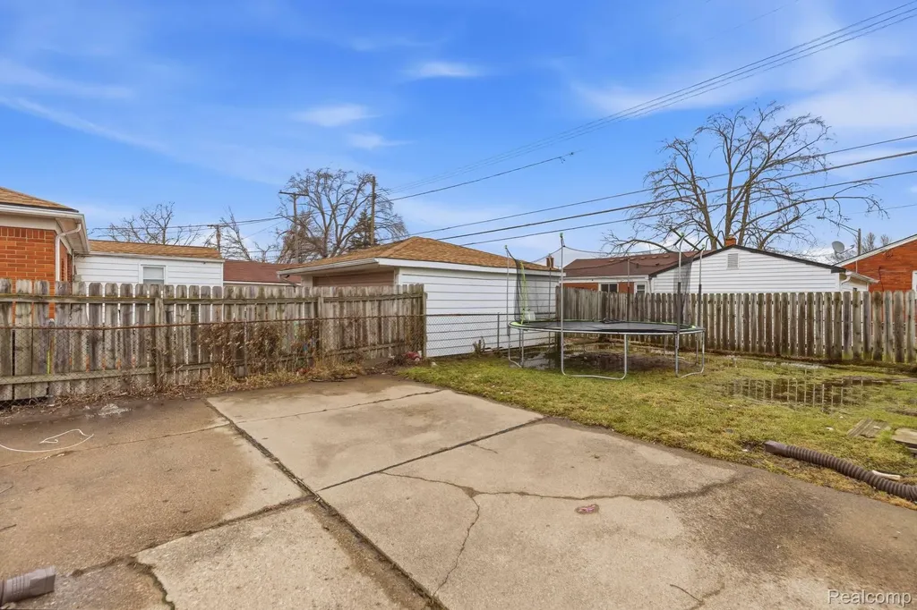 28824 Bohn Street Roseville City MI 48066