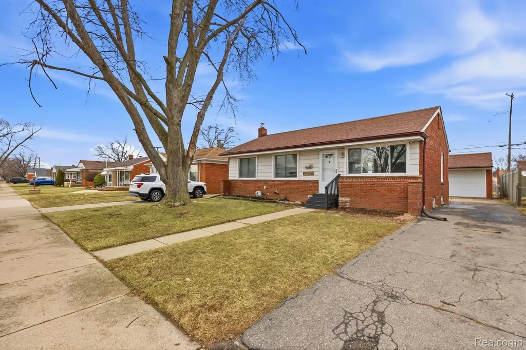 28824 Bohn Street Roseville City MI 48066