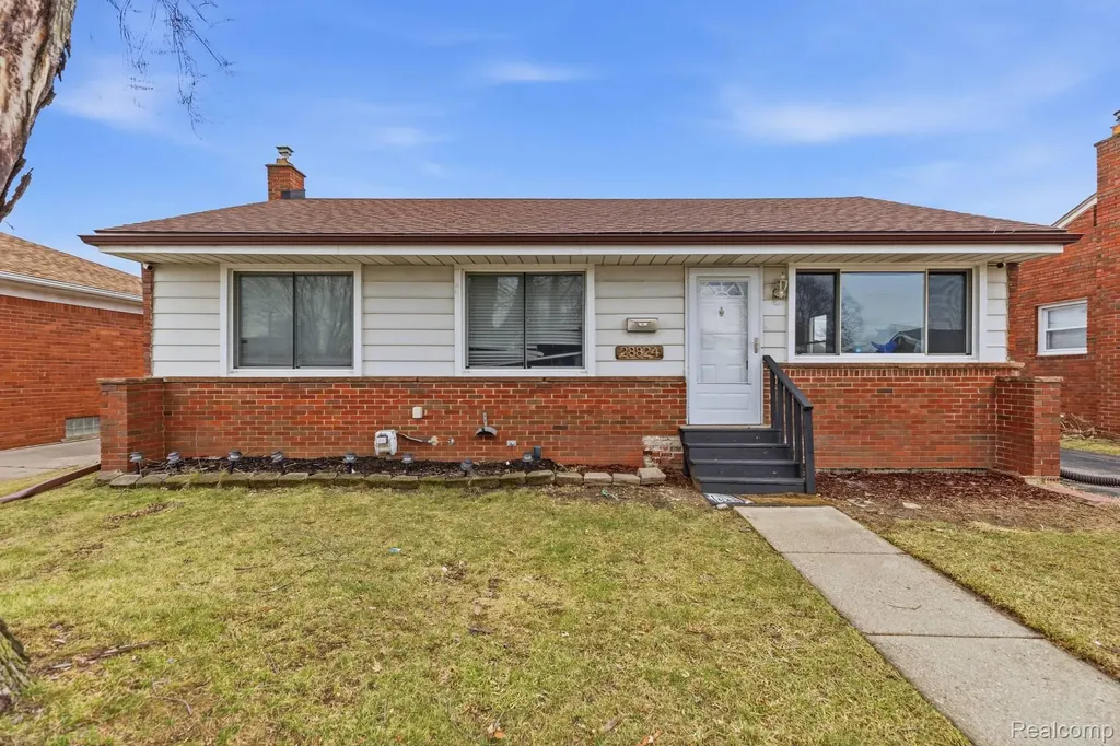 28824 Bohn Street Roseville City MI 48066