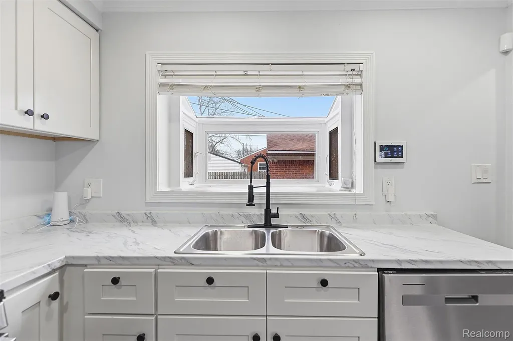 28824 Bohn Street Roseville City MI 48066