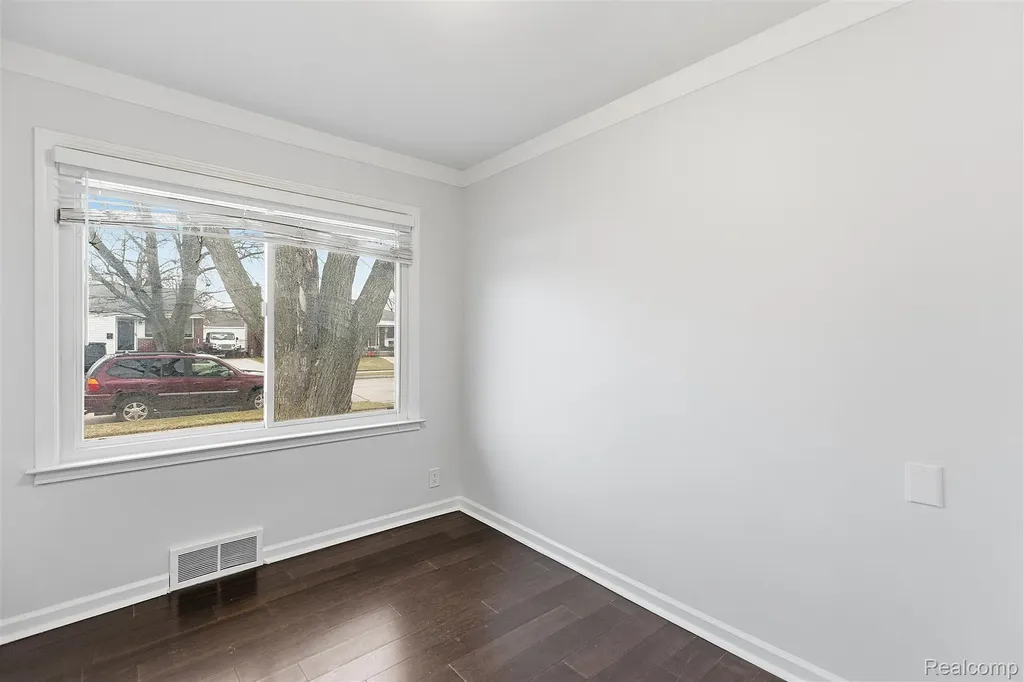 28824 Bohn Street Roseville City MI 48066