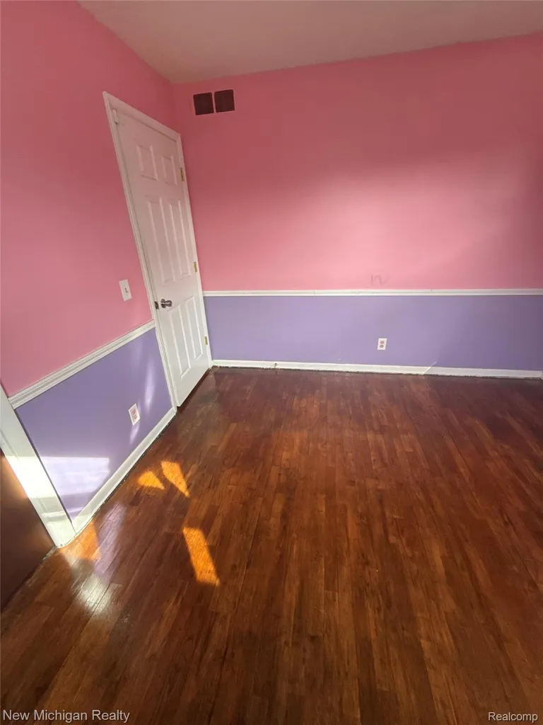 4609 W Wackerly Street Midland City MI 48640