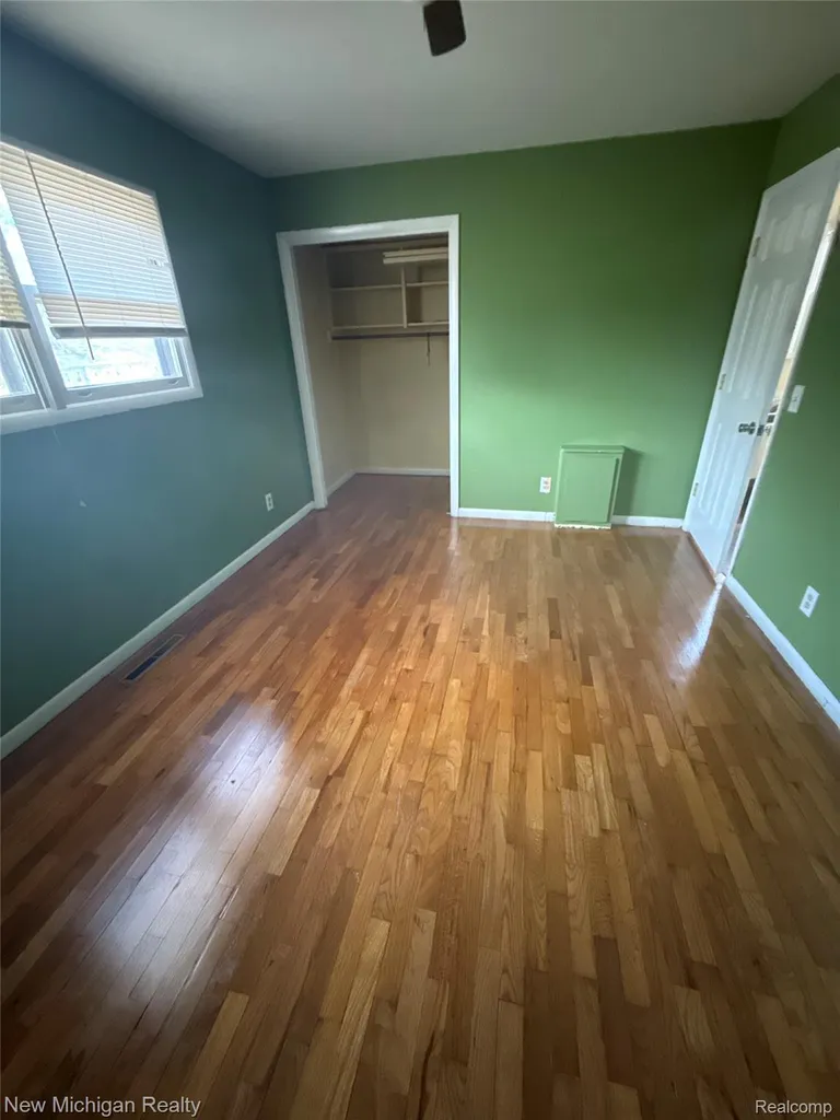 4609 W Wackerly Street Midland City MI 48640