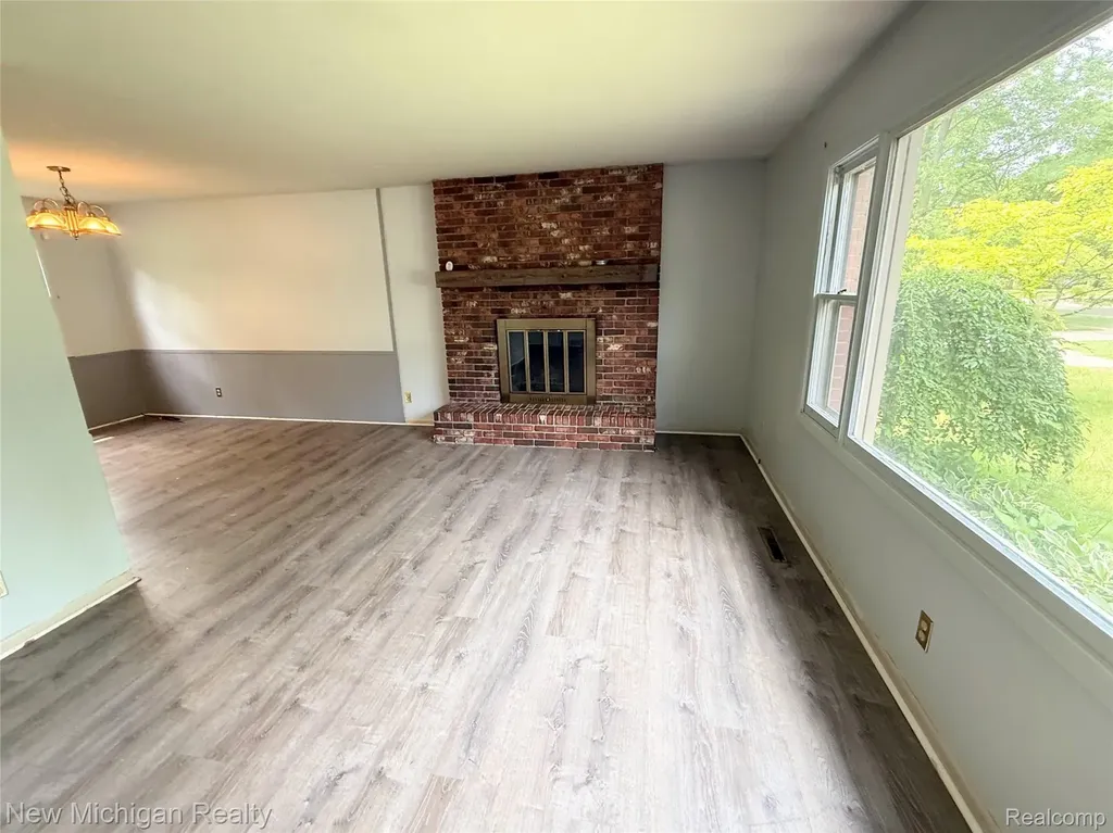 4609 W Wackerly Street Midland City MI 48640
