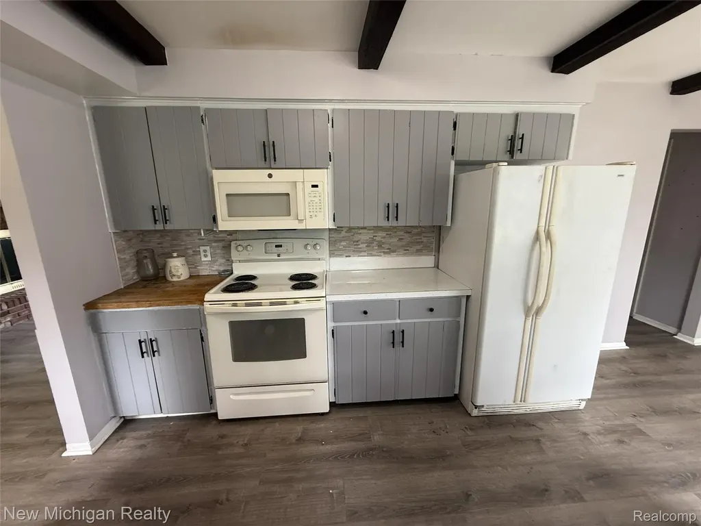 4609 W Wackerly Street Midland City MI 48640
