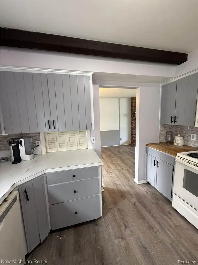 4609 W Wackerly Street Midland City MI 48640