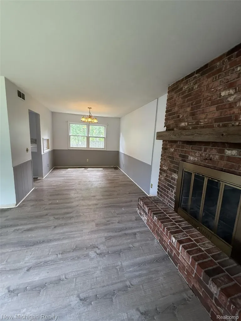 4609 W Wackerly Street Midland City MI 48640