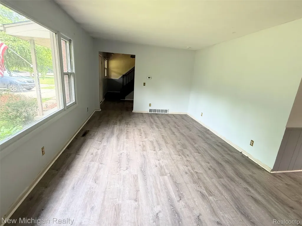 4609 W Wackerly Street Midland City MI 48640