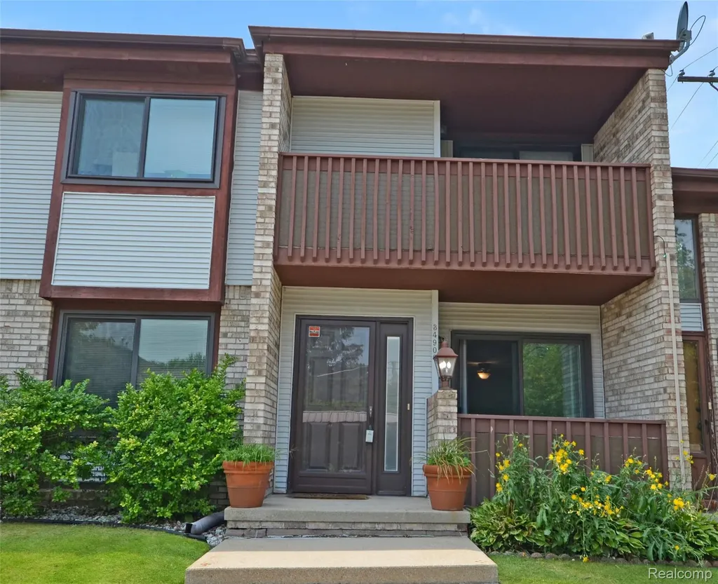 34900 Mercer Fraser City MI 48026