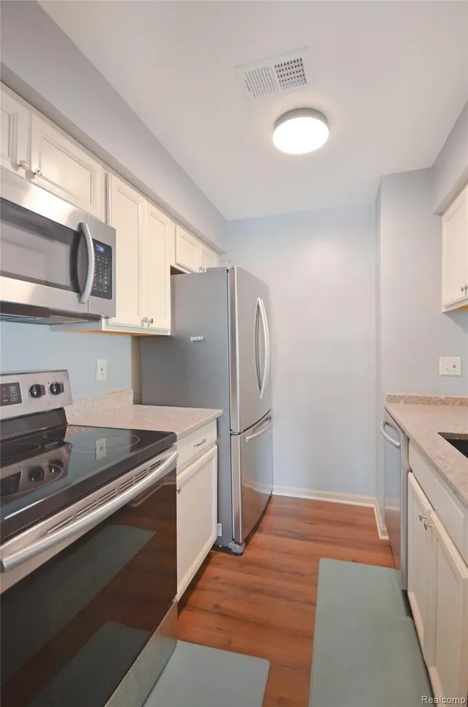 34900 Mercer Fraser City MI 48026
