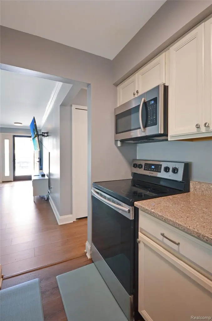 34900 Mercer Fraser City MI 48026