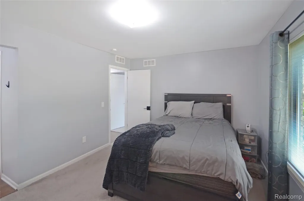 34900 Mercer Fraser City MI 48026