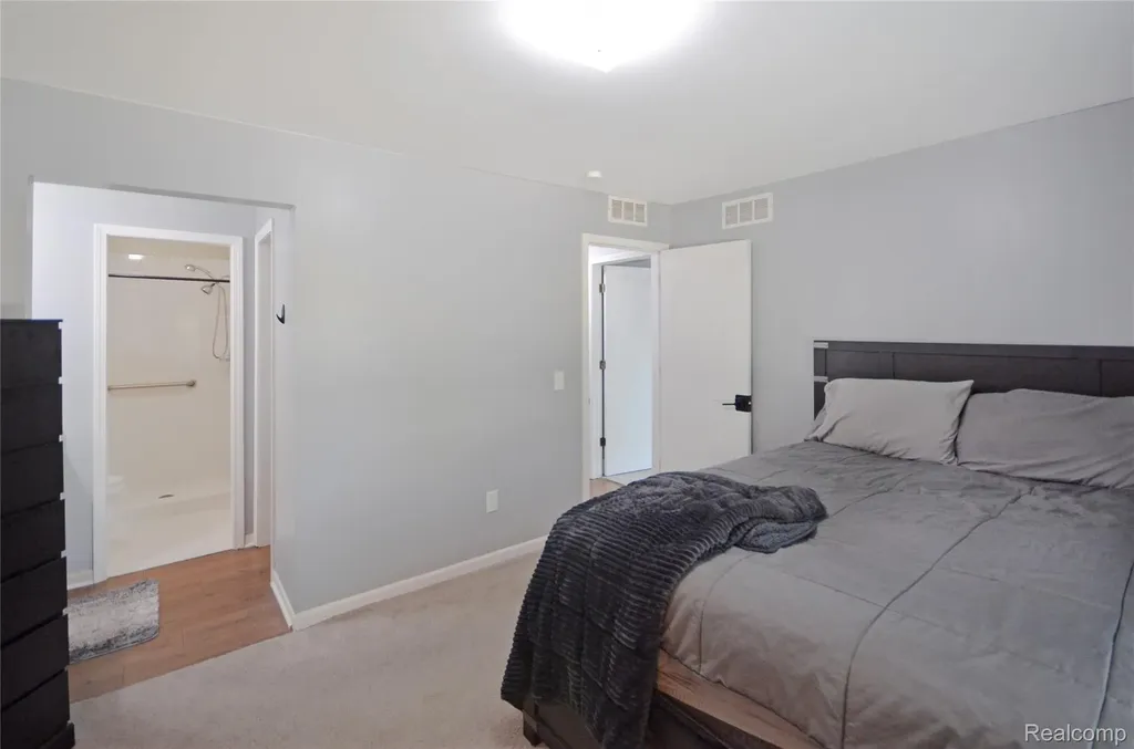 34900 Mercer Fraser City MI 48026