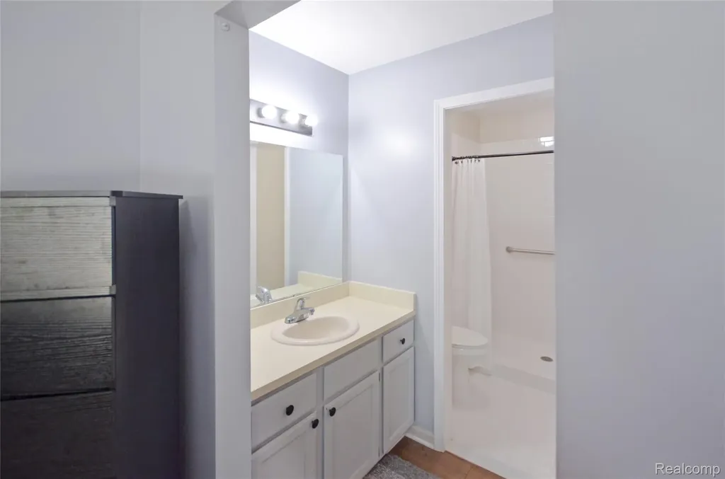 34900 Mercer Fraser City MI 48026