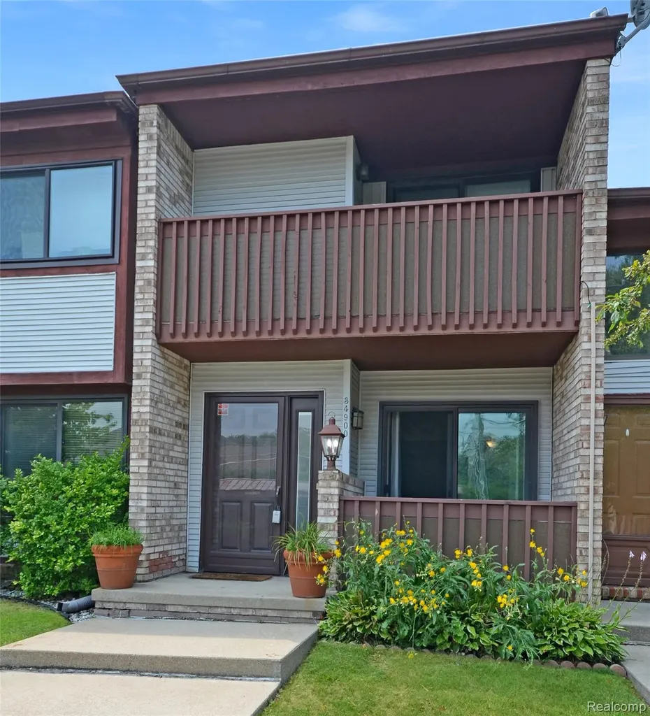 34900 Mercer Fraser City MI 48026