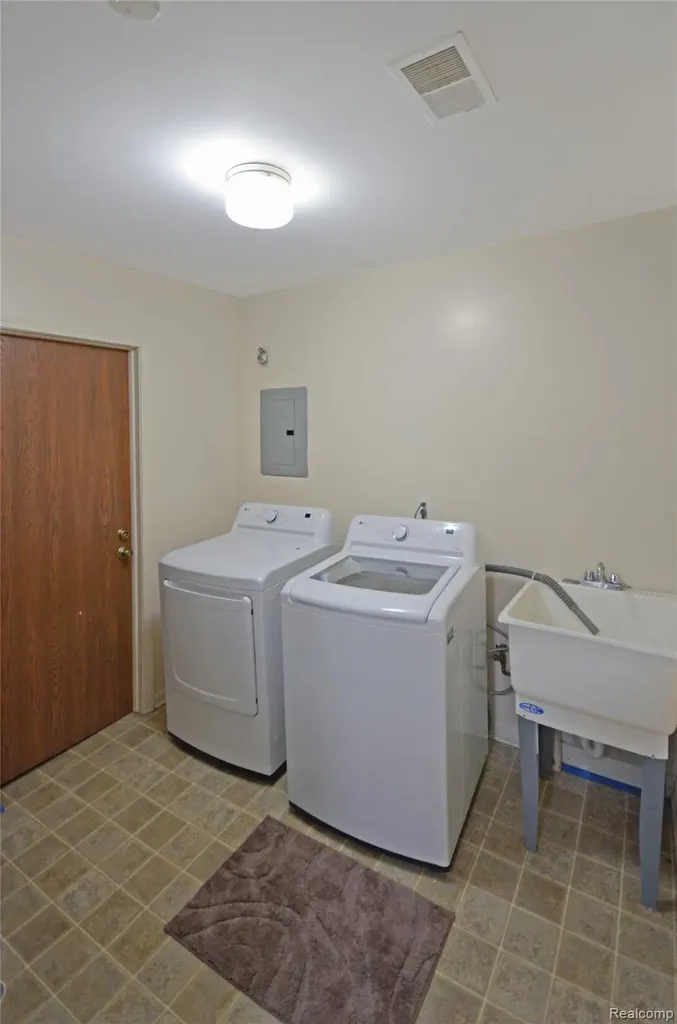 34900 Mercer Fraser City MI 48026