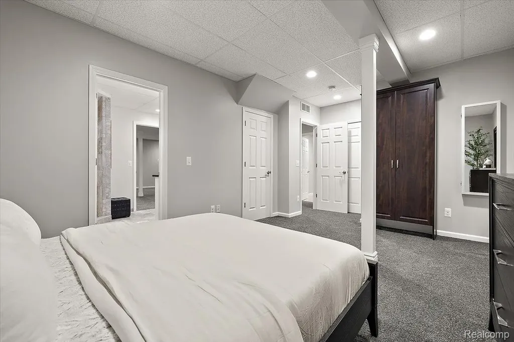 4404 Navin Field Lane Troy City MI 48085