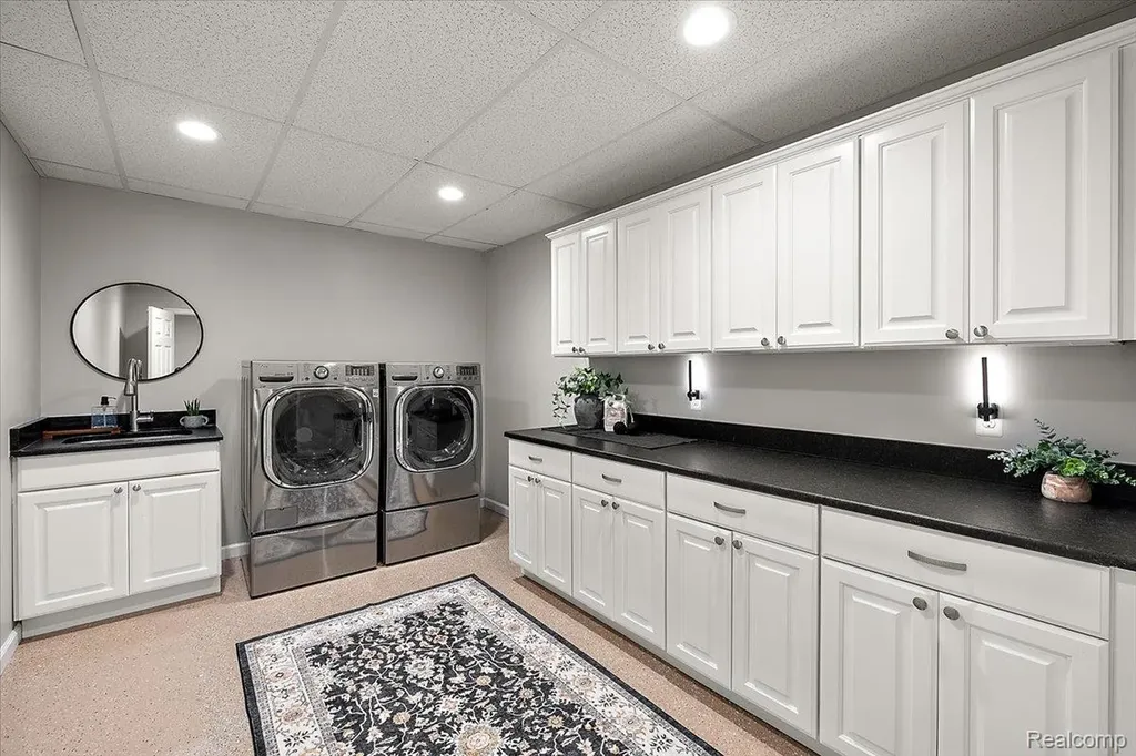 4404 Navin Field Lane Troy City MI 48085