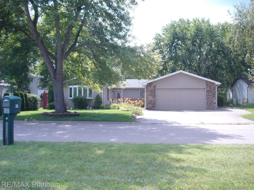 601 Holly Bush Drive Holly Village MI 48442