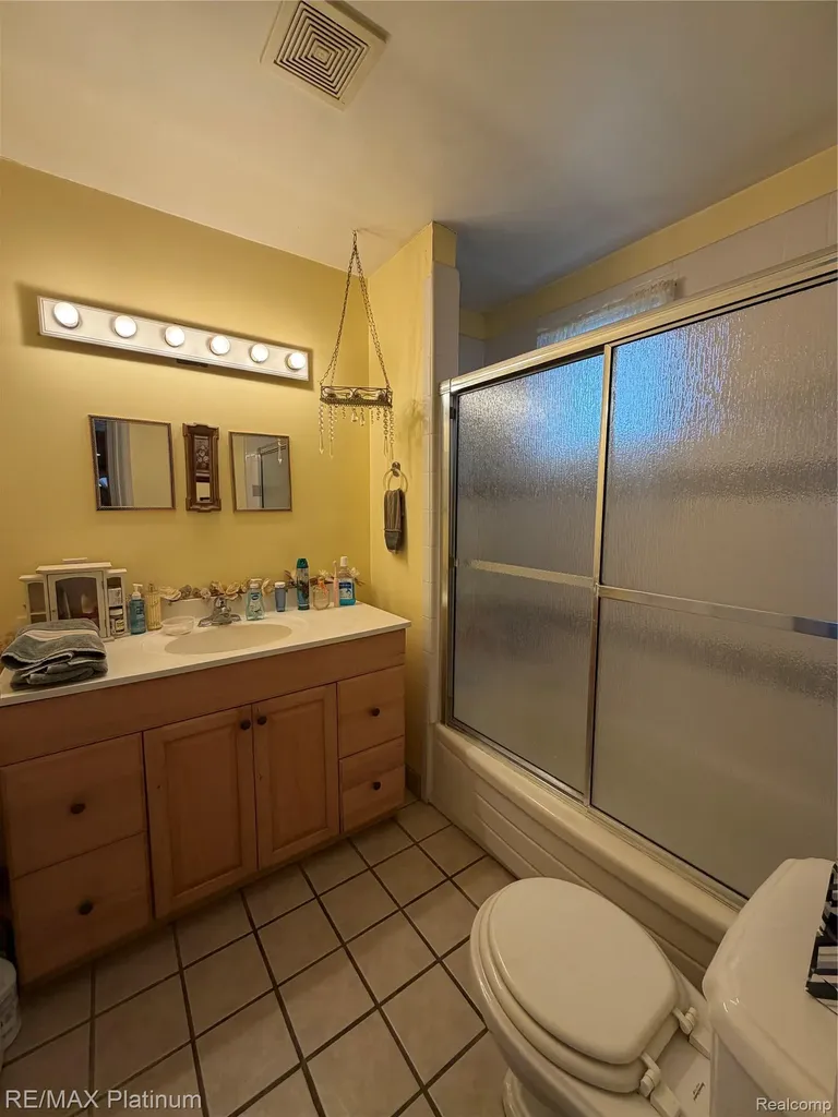 601 Holly Bush Drive Holly Village MI 48442