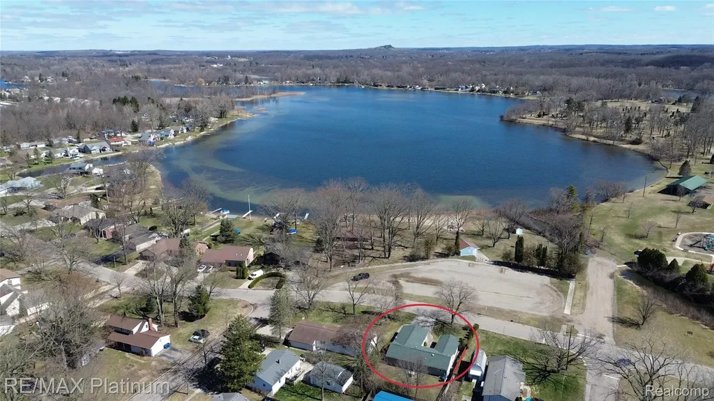 601 Holly Bush Drive Holly Village MI 48442