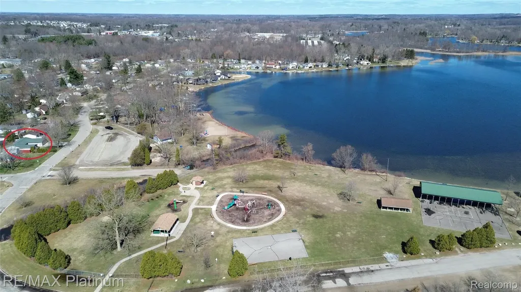 601 Holly Bush Drive Holly Village MI 48442