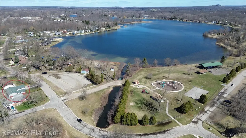 601 Holly Bush Drive Holly Village MI 48442