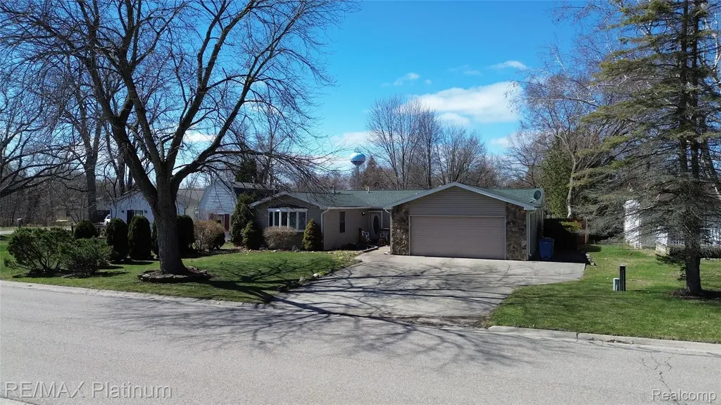 601 Holly Bush Drive Holly Village MI 48442
