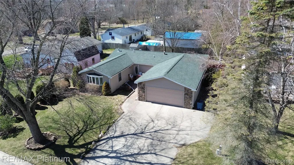 601 Holly Bush Drive Holly Village MI 48442