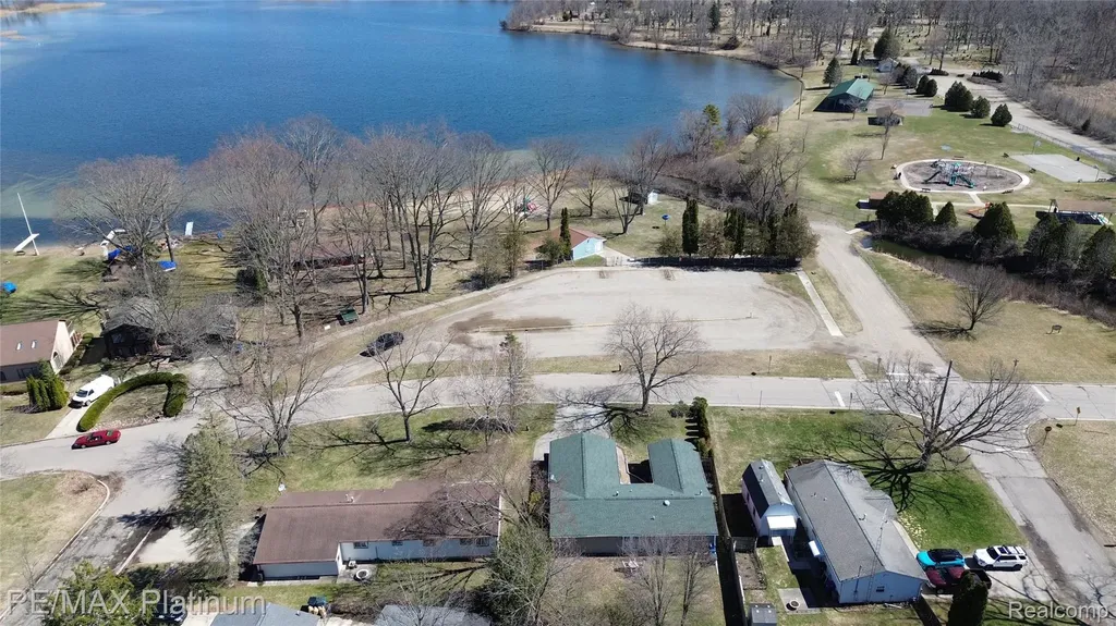 601 Holly Bush Drive Holly Village MI 48442
