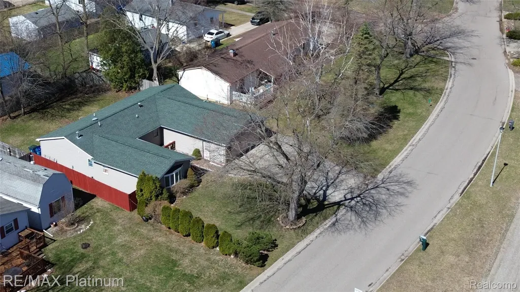 601 Holly Bush Drive Holly Village MI 48442