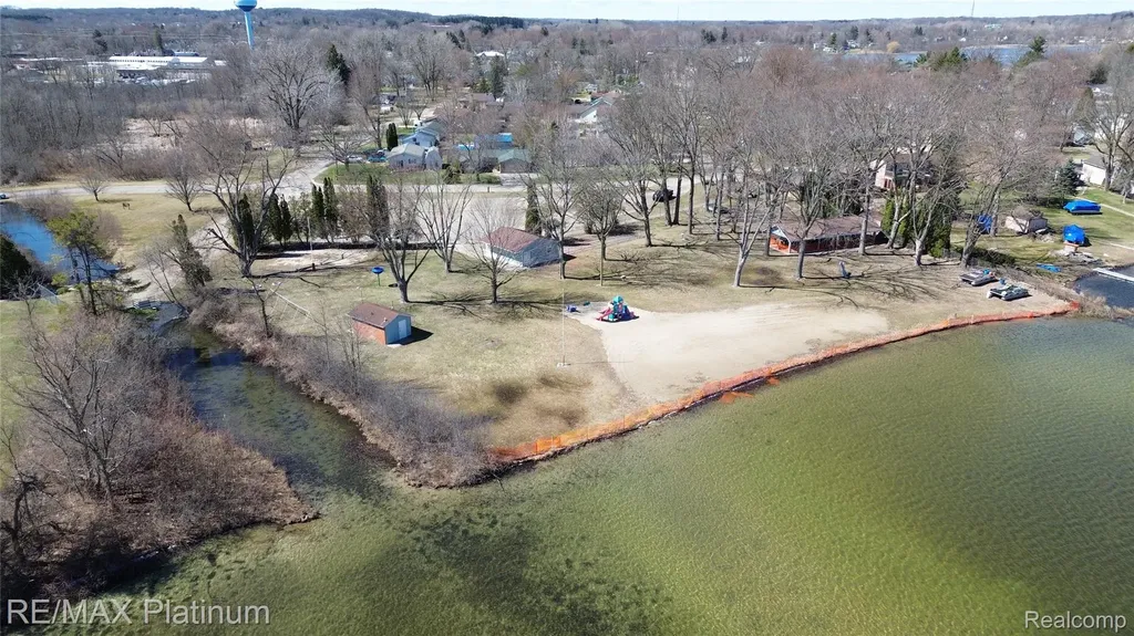 601 Holly Bush Drive Holly Village MI 48442