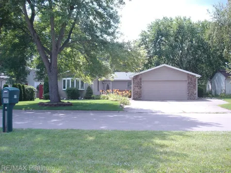 601 Holly Bush Drive Holly Village MI 48442