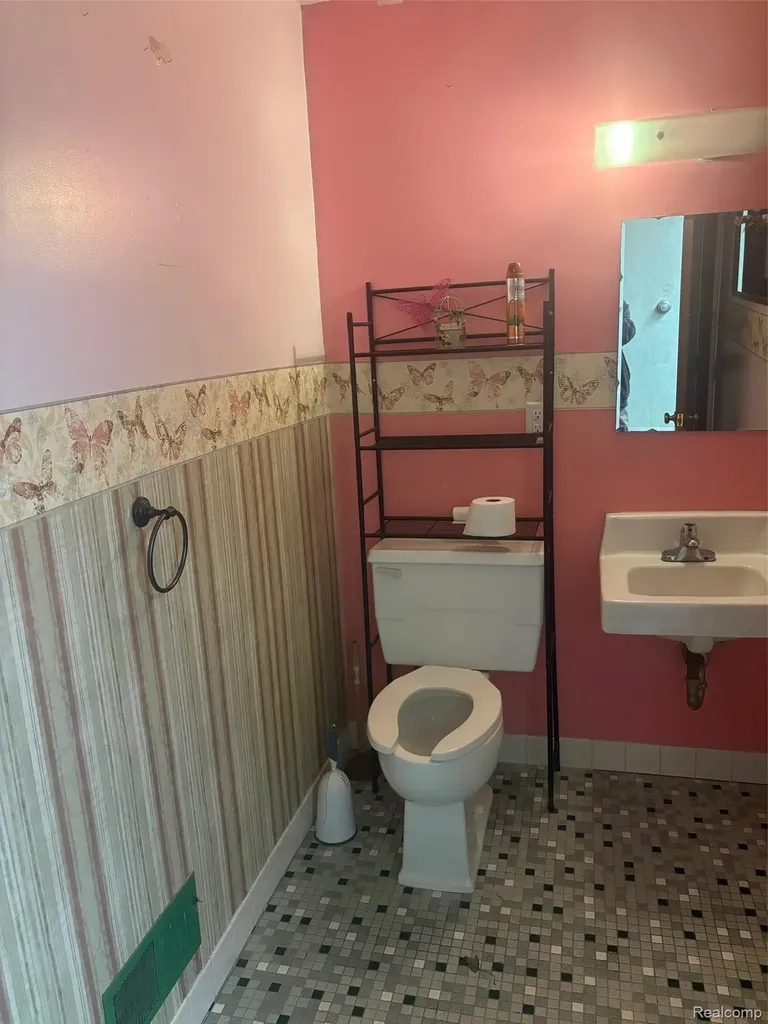 929 Division Street Port Huron City MI 48060