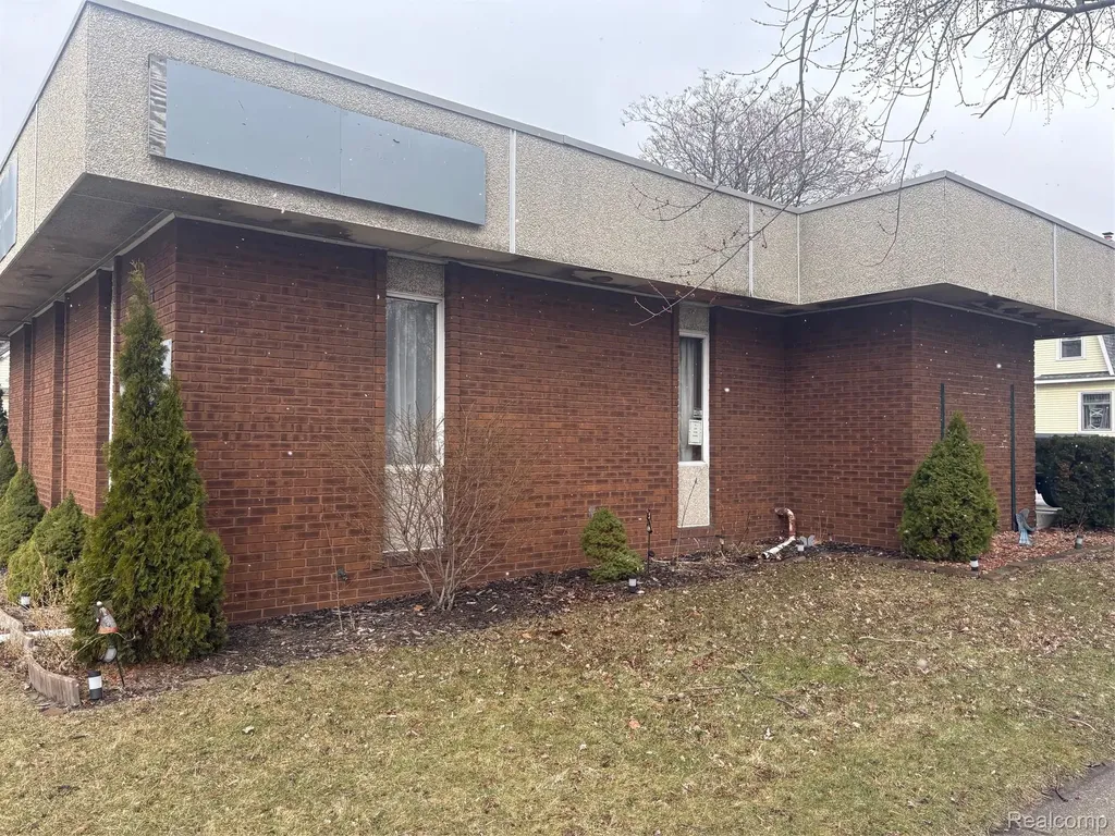 929 Division Street Port Huron City MI 48060