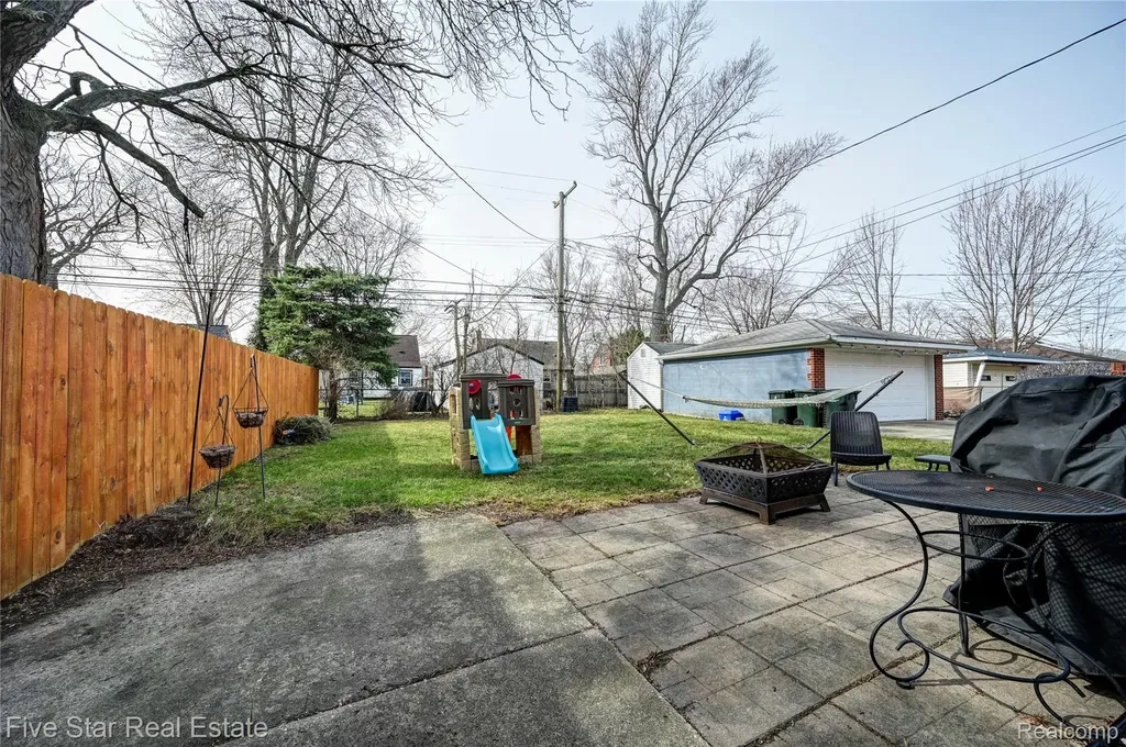 22708 Alger Street St. Clair Shores City MI 48080