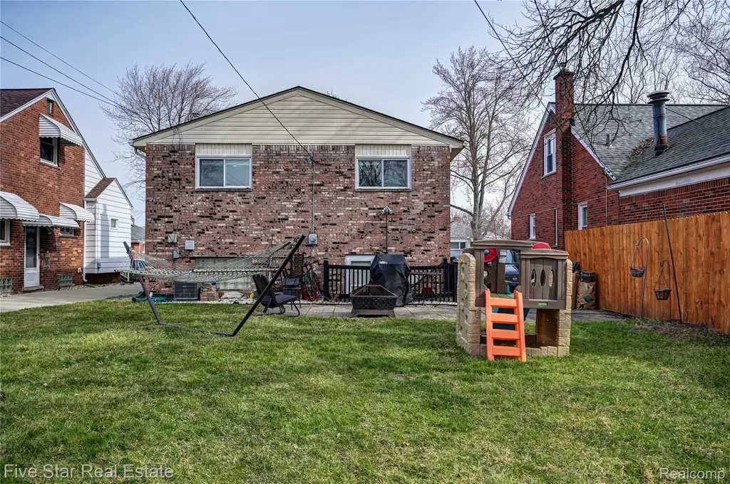 22708 Alger Street St. Clair Shores City MI 48080