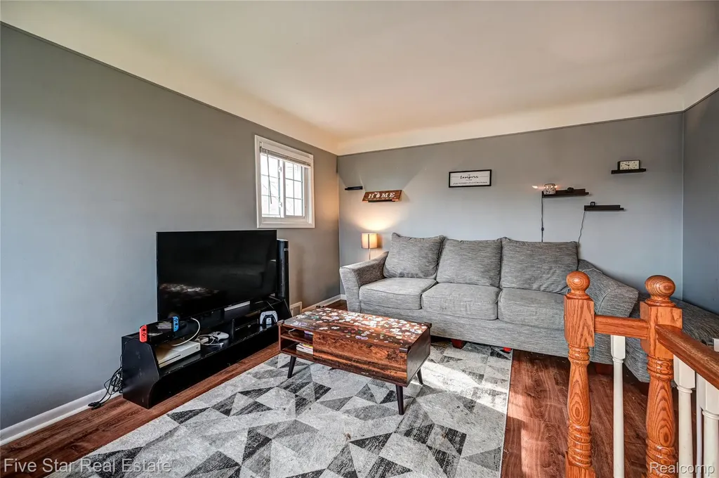 22708 Alger Street St. Clair Shores City MI 48080