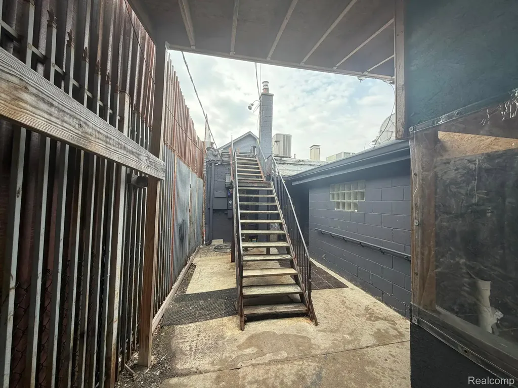 19430 W Warren Avenue Detroit City MI 48228