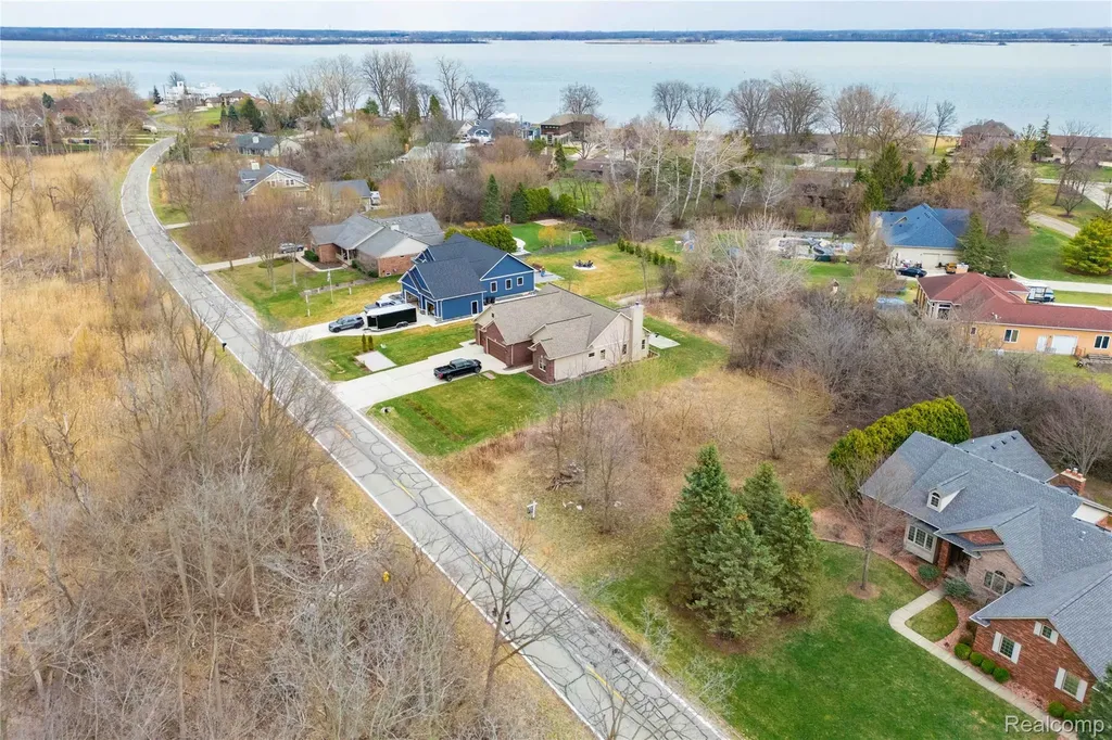 129 Meridian Grosse Ile Township MI 48138