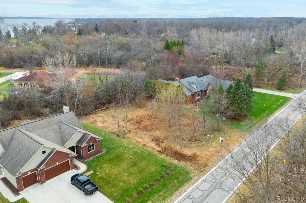 129 Meridian Grosse Ile Township MI 48138