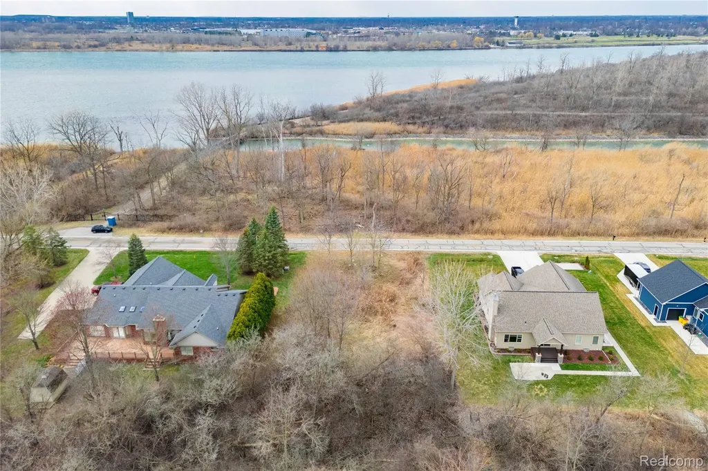 129 Meridian Grosse Ile Township MI 48138