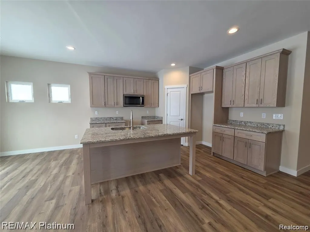 836 Oakwood Circle Fenton City MI 48430