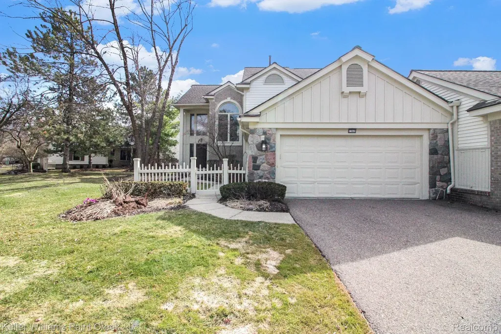 7365 Danbury Drive West Bloomfield Charter Township MI 48322